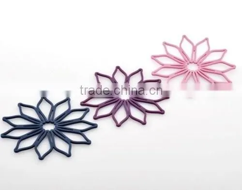 Multi-use Flower-shaped Trivet Table Decoration Table Pad photo-3
