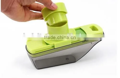 Cy284 Multifunction Kitchen Vegetable Tool Plastic Garlic Press Grater With Storage for Garlic Ginger photo-2