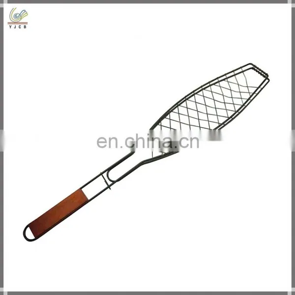 Outdoor Barbecue Equipment Wood Handle Rotating Bbq Grill Fish Shape BBQ Tools