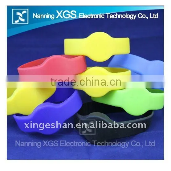 Bulk Cheap Price RFID Silicone UHF Wristband Tag