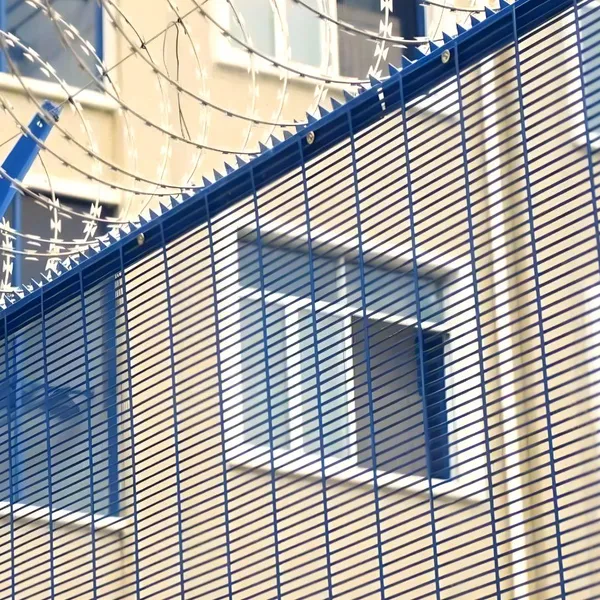 Panneaux de clôture en acier galvanisé avec un diamètre de fil de 2,5 mm pour la sécurité industrielle