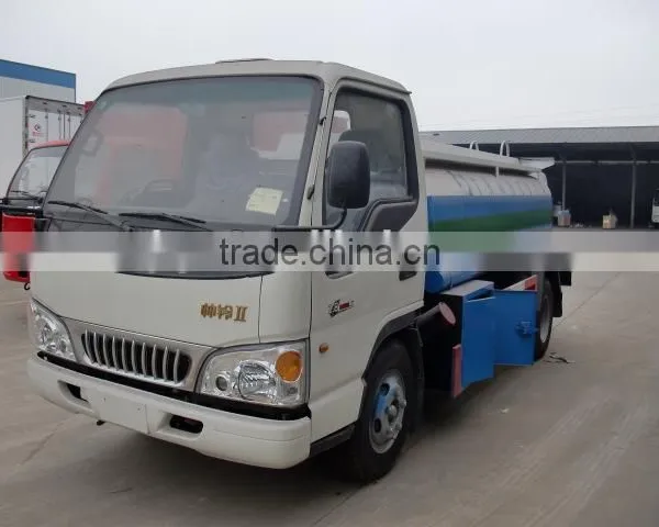 Mini Fuel Tank Truck Made in China JAC 3.5-5cbm Mini Fuel Tank Truck photo-2