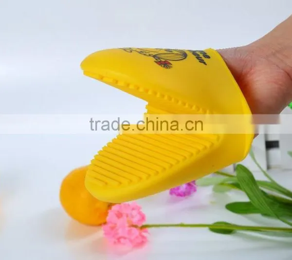 Funny Shaped Insulated Silicone Rubber Glove/Heat Insulating Baking Gloves photo-2