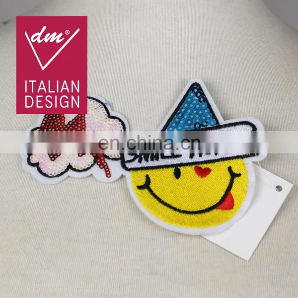 2017 hotest embroidery Smile with sequin patch