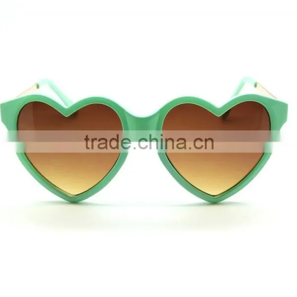 Quality Fashion Heart Sharp Sunglasses photo-2