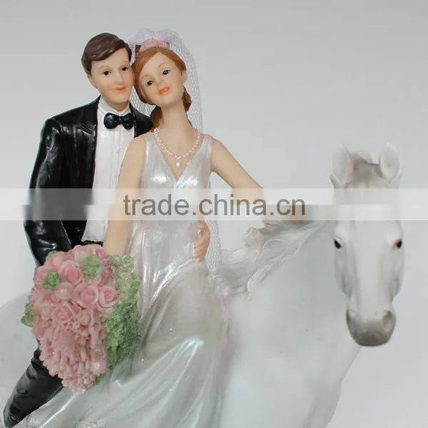 Lovely Cake Topper Couple Resin Figure