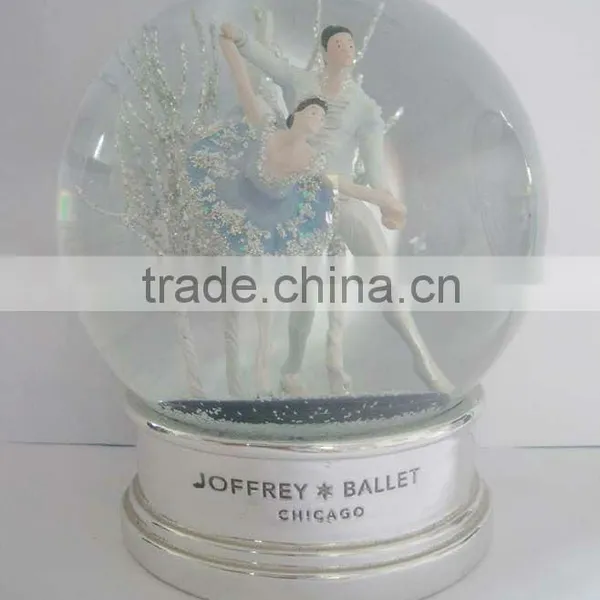 2015 High Quality Resin Customized Snow Globes