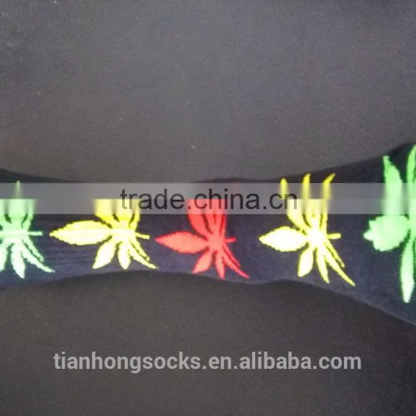Hemp Leaf Retro Popular High Quality Man Bulk Cotton Socks China Zhejiang Tianhong Socks Factory photo-4