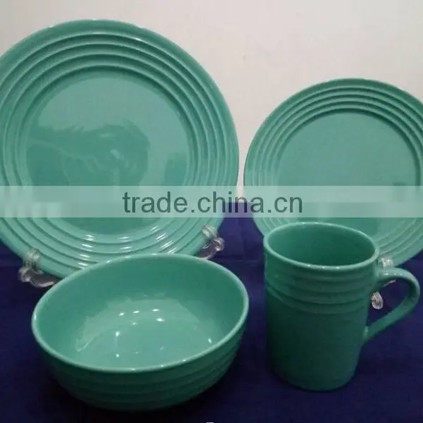 2016 New 16pcs Embossed Stoneware Dinnerware Set With Low Price