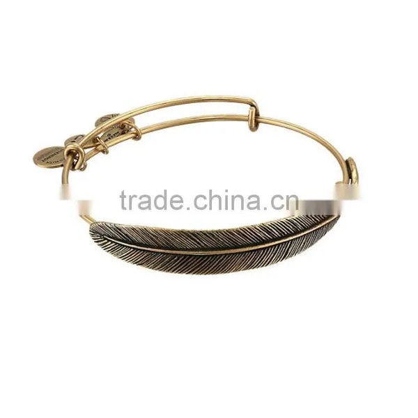 Zm53383a Feather Shape Gold Bangle Bracelet Gold Plated Wedding Accessory photo-2