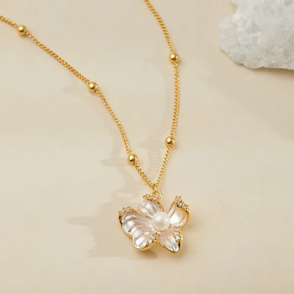 KMJ New Elegant Pearl-inlaid Necklace With Irregular Flower Pendant, Vintage-style Choker With Dripping Oil Finish.