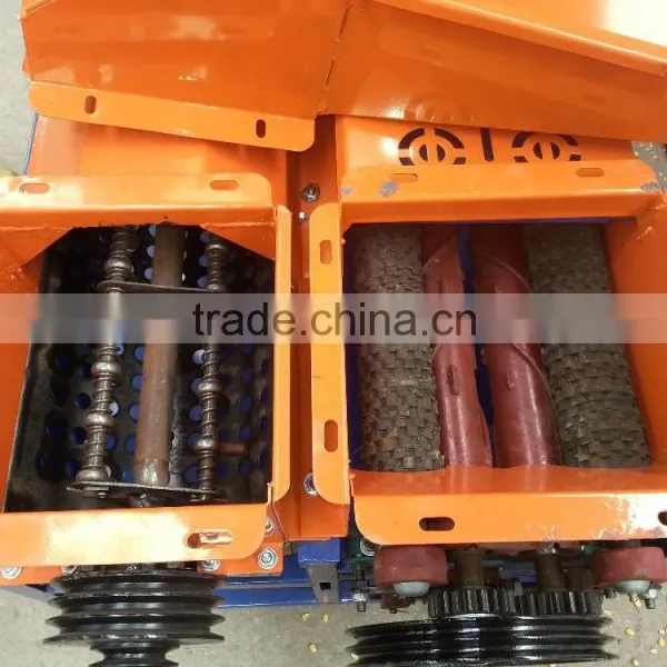 Two Feeding Hoppers Corn Stripper and Sheller Machine photo-4