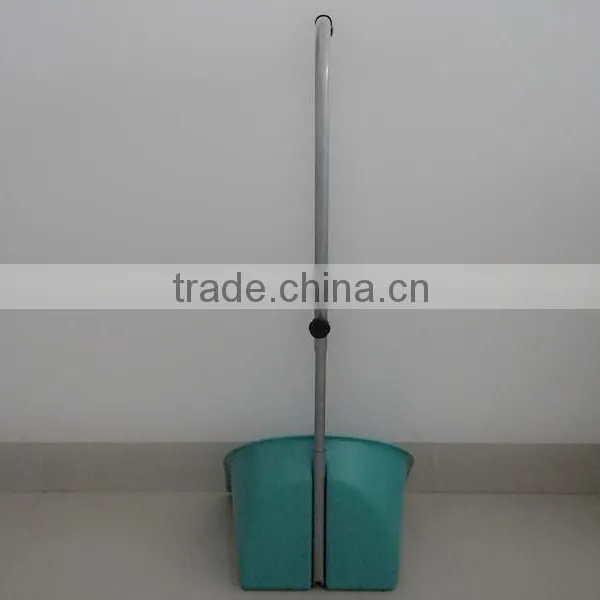 Horse Manure Scoop With Adjustable Handle photo-3