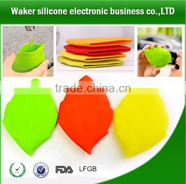 2017 Wholesale Leaf Shape 100ml Silicone Water Cup for Traveling,Eco Silicone Water Cup,silicone Pocket