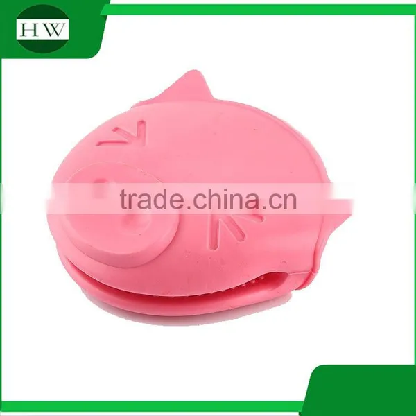 Kitchen Non-stick Cartoon Pig Silicone Bbq Baking Grill Heat Resistant Oven Finger Clip Glove Gloves photo-4