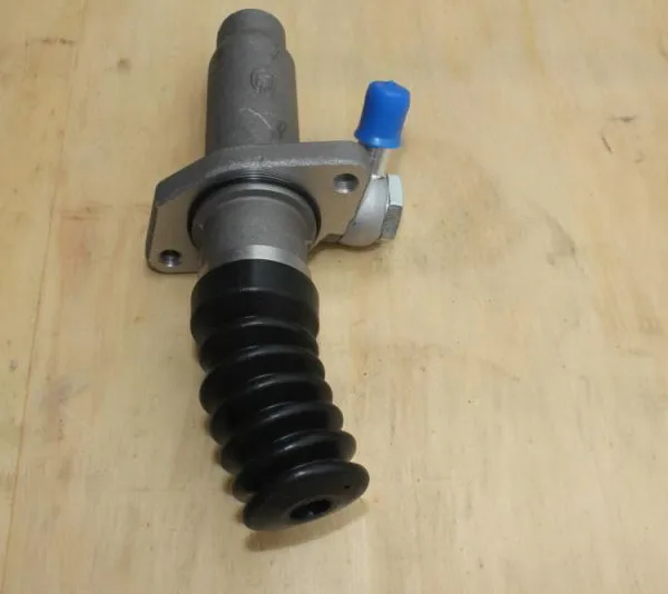 ZK6122H9 Chinese Bus Master Cylinder 1608-00130 Clutch Master Cylinder photo-2