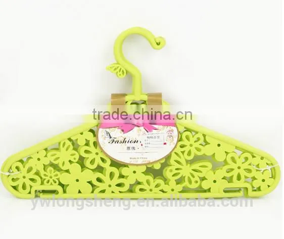 Plastic Clothes Rack With Hollow Flower