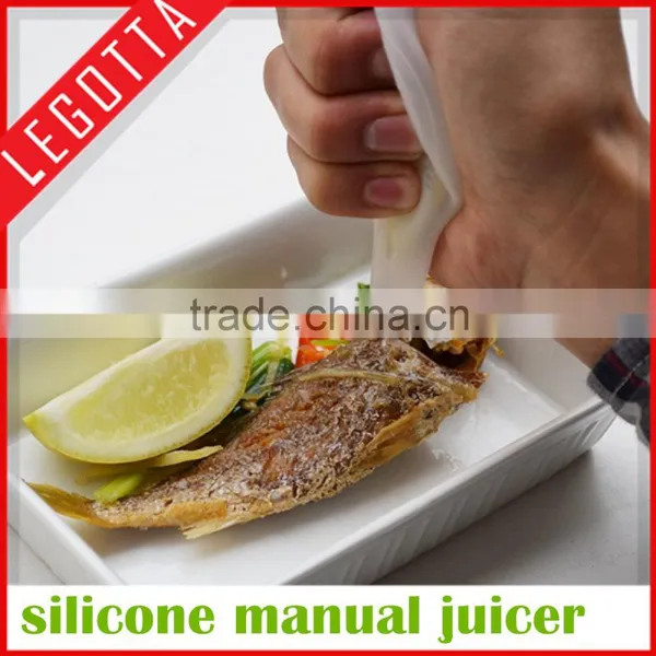 Cheap Price Food Grade Durable Silicone Hand Press Juicer Squeezer photo-4