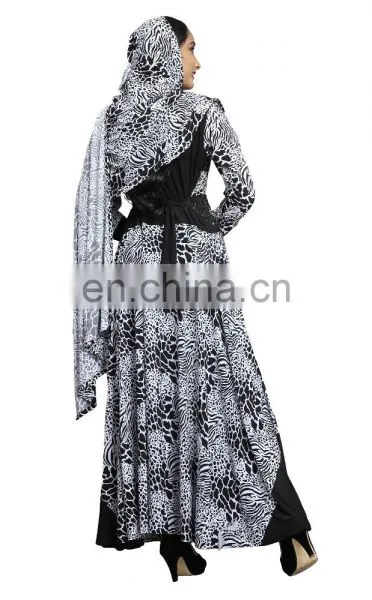 2017 Stylish Dubai Casual Wear Abaya Burkha With Foral Embroidery And Black Diamond Stone Work photo-5