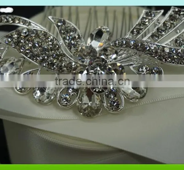 2015 Wholesale and Unique Crystal Bridal Haircomb photo-2