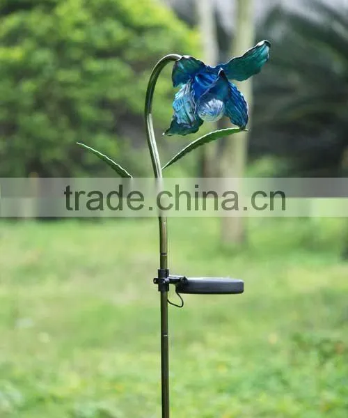 Handmade Metallic Flower Solar Garden Light