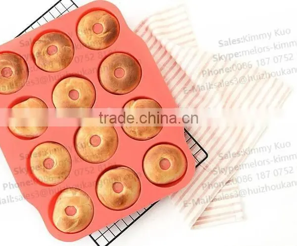 Hot Selling 12 Cup BPA Free Non-stick Silicone Muffin Pan Baking Pan photo-3