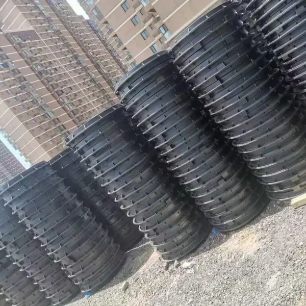 Corrosion-Resistant Ductile Iron Manhole Covers Model 13 for Rainwater and Sewage Drainage photo-3