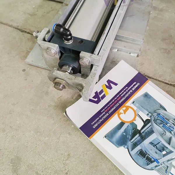 Factory Price Cattle Slaughtering Machine Legs Separated Device for Slaughter House Equipment photo-3