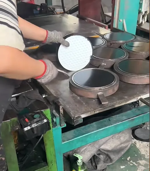Seismic Laminated PTFE Rubber Bearing for Highway Engineering photo-3