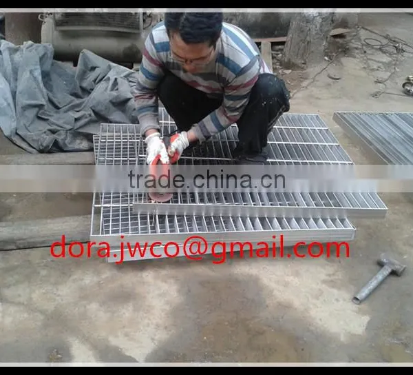 Hebei Jiuwang Hot Dip Galvanized Electroforged Floor Grating Bar Grating Steel Grating photo-4