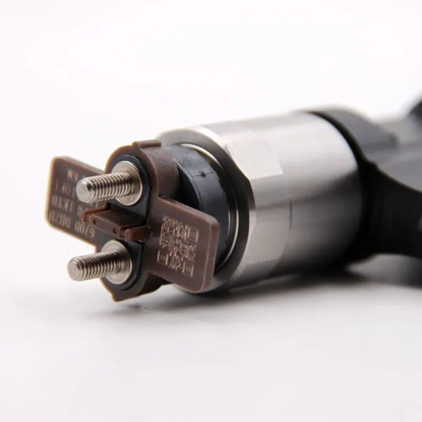 High Quality Engine Spares Common Rail Fuel Injector 23670-30050 photo-2