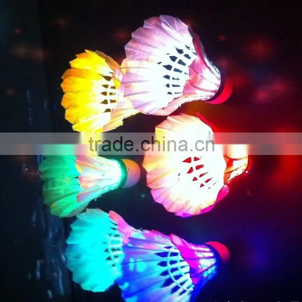 LED Badminton Shuttlecock Dark Lighting Birdies Shuttlecock Glow in Dark Shuttlecock for Outdoor Sport Activities 4-piece