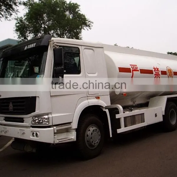 High-quality HOWO Oil Tank Transporting Truck 10 Wheels photo-3
