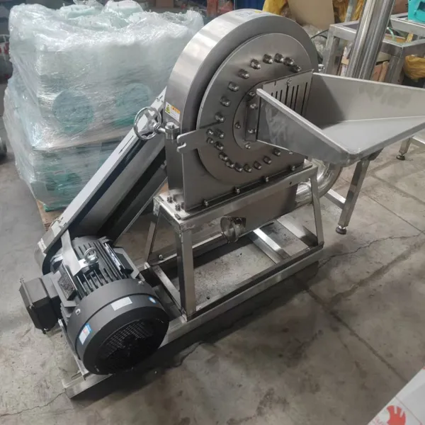 Moudreuse professionnelle à poudre de piment fort pour le traitement en vrac à haut rendement, équipement de production pour les usines de condiments alimentaires