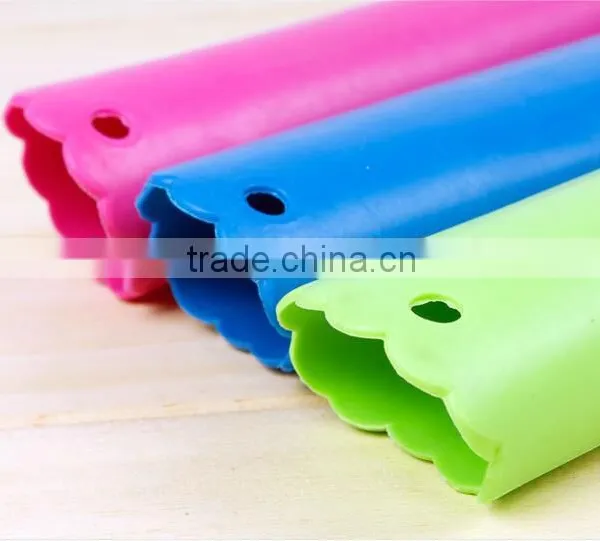 Hot Selling Magic Silicone Garlic Peeler Peel Easy Useful Kitchen Tools Color Random photo-3