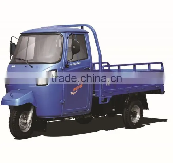 Three Wheel Motor Tricycle With Closed Cabin for Cargo photo-5