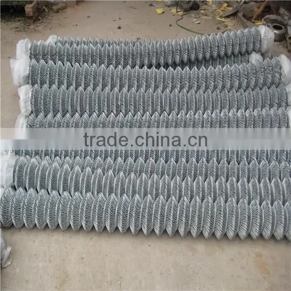Chain Link Fence With Barbed Wire Overhang / Chain Link Fence Top Barbed Wire photo-3