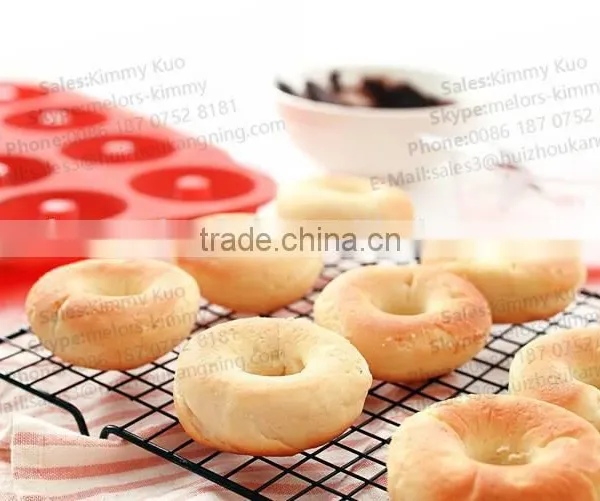 Hot Selling 12 Cup BPA Free Non-stick Silicone Muffin Pan Baking Pan photo-4