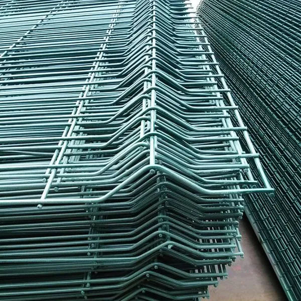 Hot Dipped Galvanized 3D Wire Mesh Fence With Peach Post for Private House Yard Isolation photo-4
