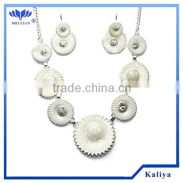 2014Faceted Crystal Gray Pearl Bib Necklace Earring Set Vners