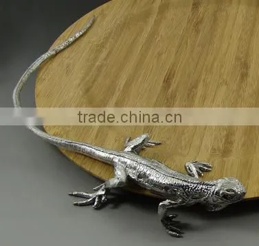 High Quality Bamboo Round Plate With Metal Lizard L:13.8" photo-2