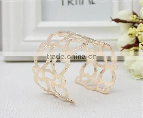 Dubai Fashion Jewelry 2015 Heart Hollow Bangle With Factory Direct Sale photo-2