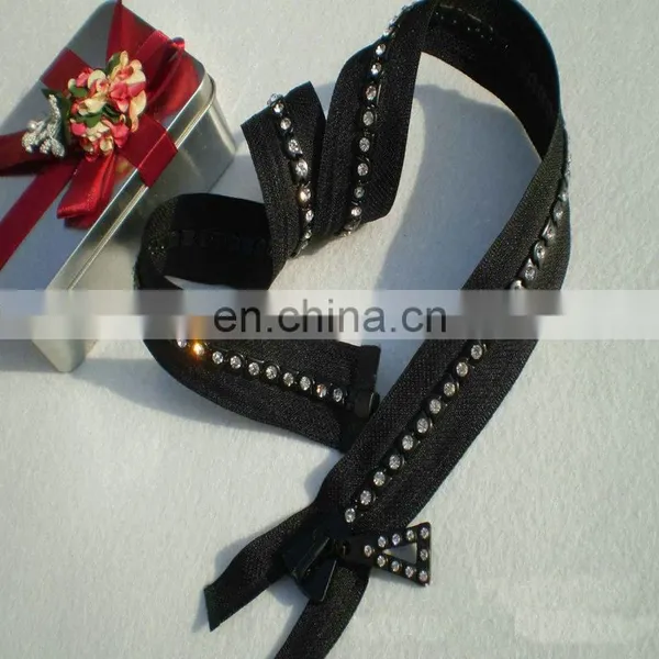 2017 YIWU Most Popular Beautiful Diamond Zipper Manufacturer photo-2