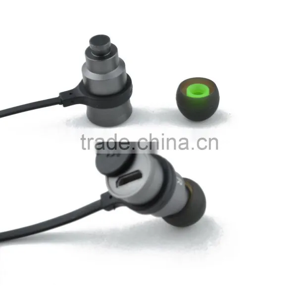 Light Weight Waterproof Sports Bluetooth Earphone photo-4