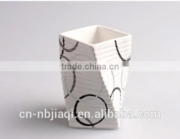 4pcs of Modern Bathroom Accessories Set photo-4