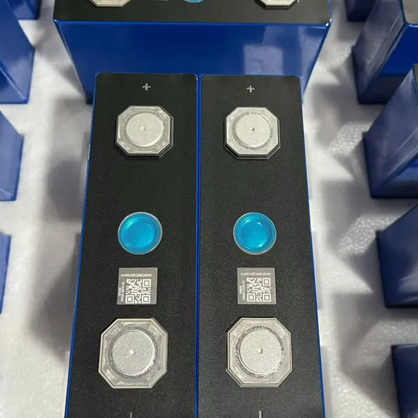 Original EVE LF100LA 3.2V 100Ah Grade A Prismatic LiFePO4 Cell 5000 Cycles For Solar Storage RV UPS photo-2