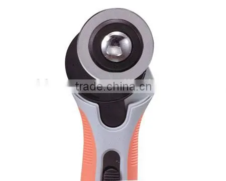 RC-6 NEW ROTARY CUTTER WITH CUSHION GRIP 28mm photo-4