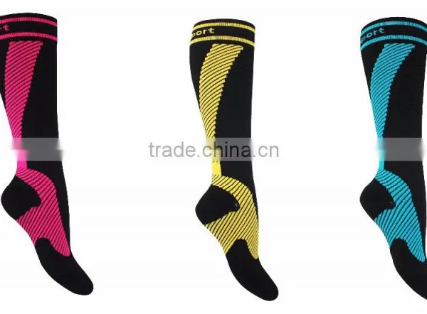 Hot Sale High Quality Athletic Tape Compression Socks photo-3