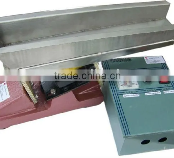 Tiny electromagnetic vibrating feeder for batching