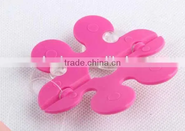 Flower Shaped With Two Suckers Folding Toothbrush Holder photo-3